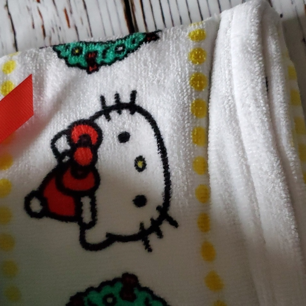 ๐๏ธ SANRIO LIMITED EDITION HELLO KITTY CHRISTMAS HAND TOWELS (2 PACK) ๐ - Picture 5 of 5